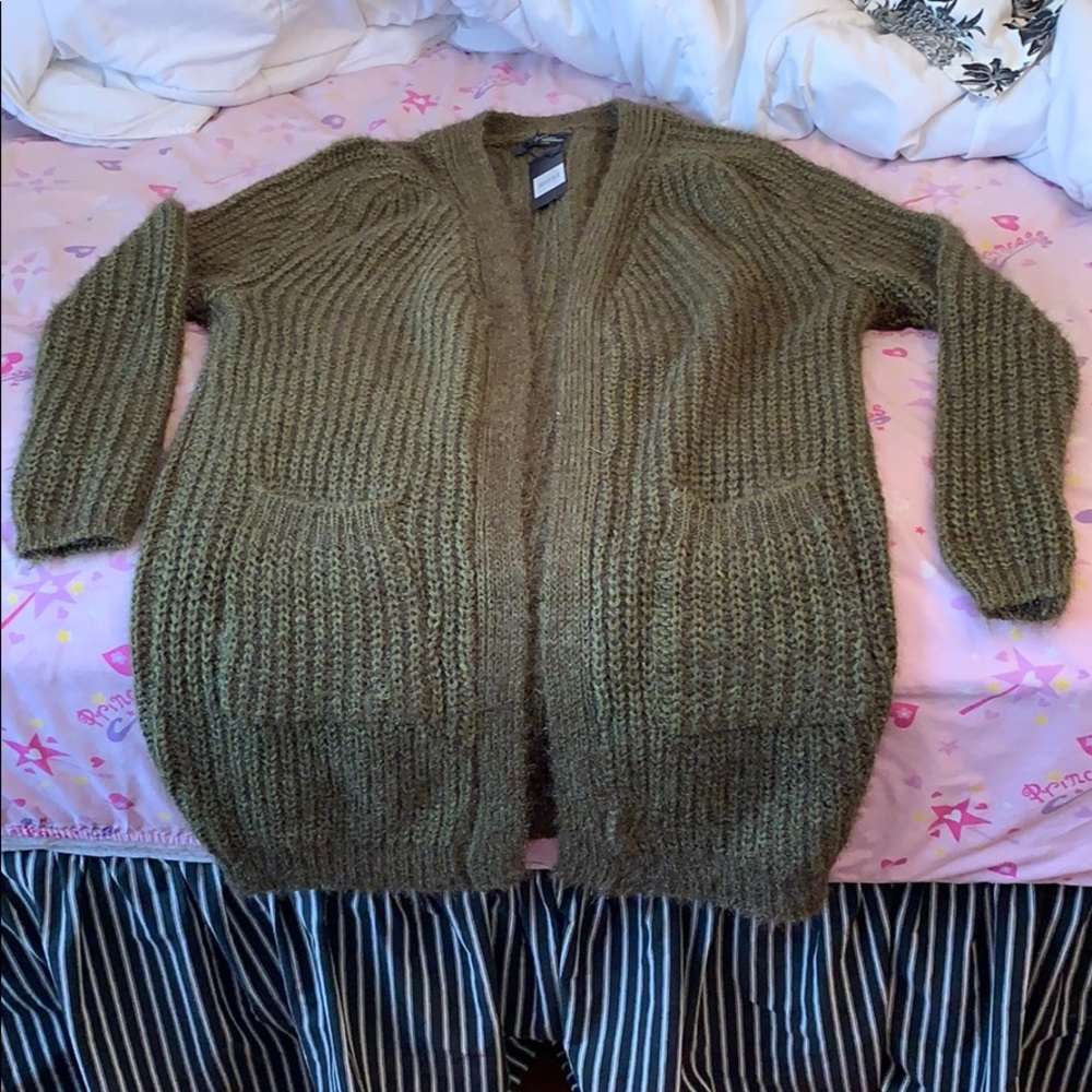 Green long cardigan!